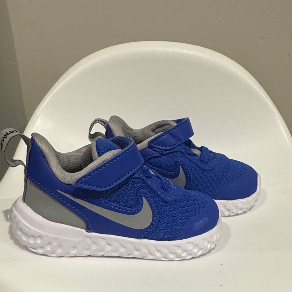 Nike Kids Blue and Gray Sneakers